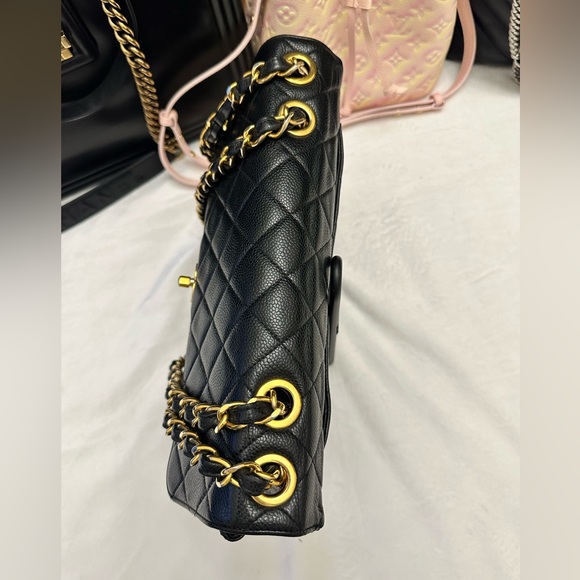 CHANEL Jumbo Classic Single Flap Caviar Leather Handbag Black/Gold Hardware - Picture 11 of 15